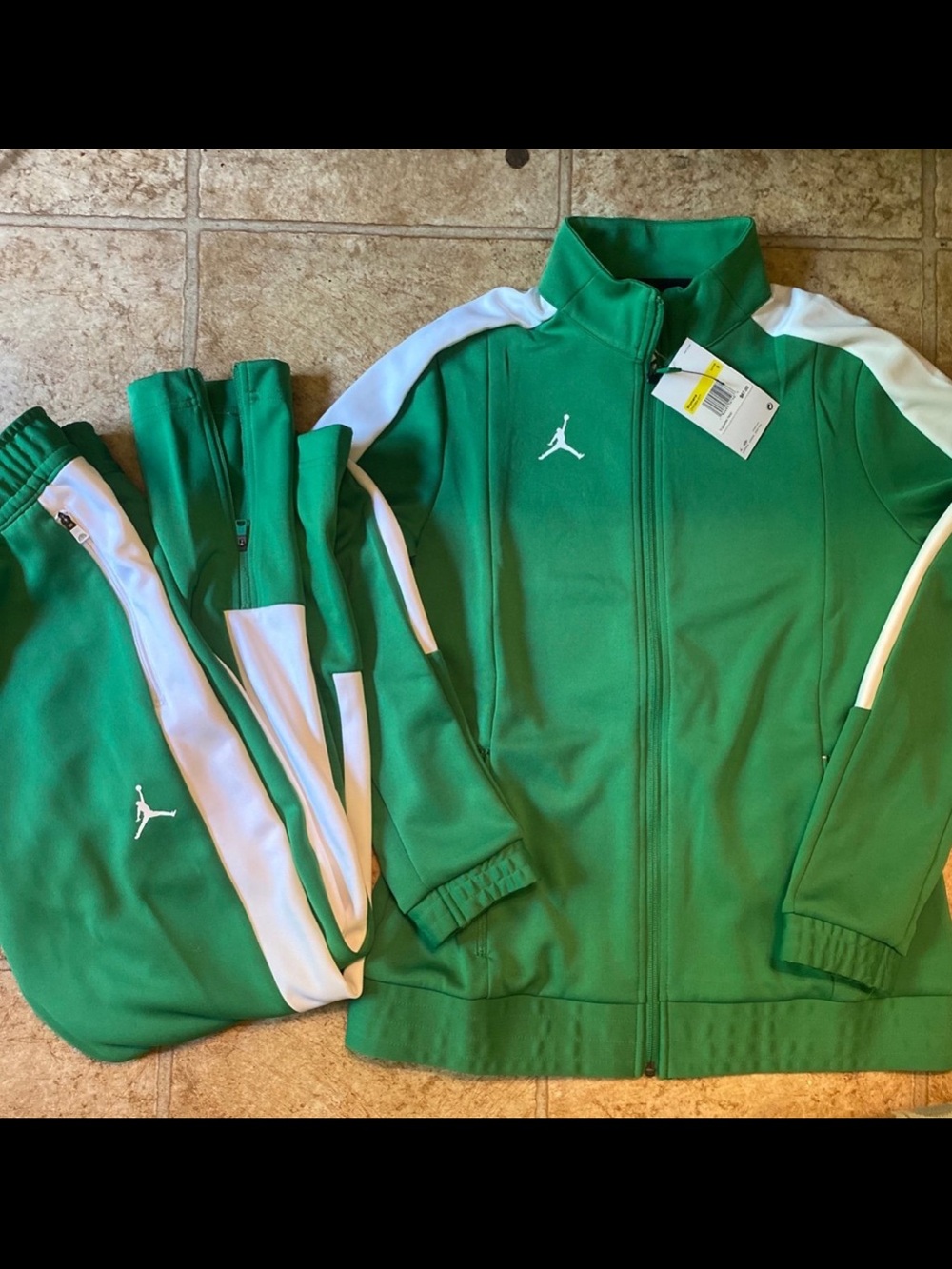 Womens Jordan Green and White jogging size  small basketball